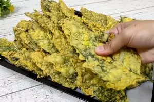 Trik menggoreng daun bayam renyah dan tahan lama tanpa baking soda, cukup tambah 2 bahan dapur ini