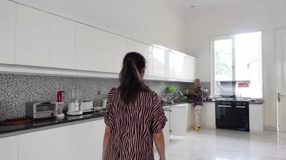 dapur rumah della puspita © 2025 YouTube