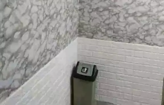 makeover kamar mandi dinding seng jelek jadi bagus © 2025 TikTok