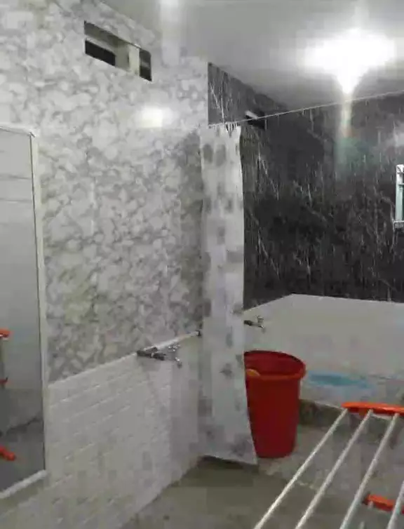 makeover kamar mandi dinding seng jelek jadi bagus © 2025 TikTok