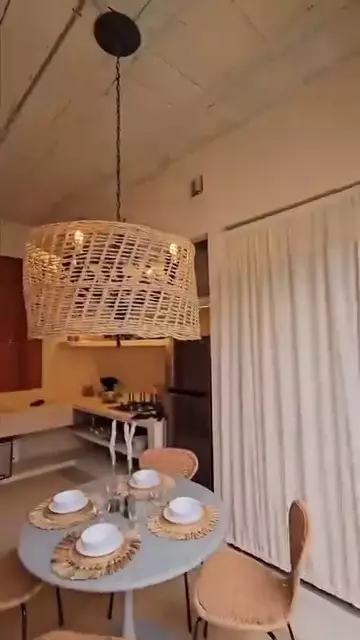 rumah dari luar warung dalamnya vila © 2025 Instagram