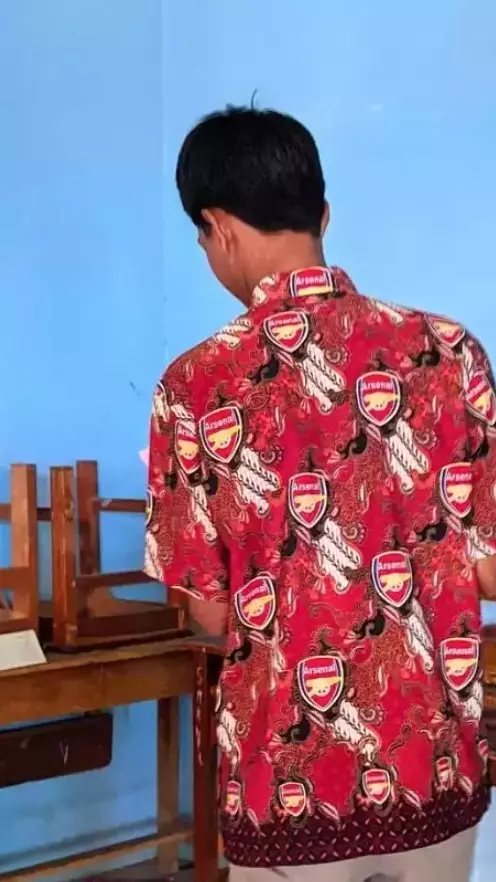 Seragam sekolah nyeleneh bikin puyeng Berbagai sumber Seragam sekolah nyeleneh bikin puyeng Berbagai sumber