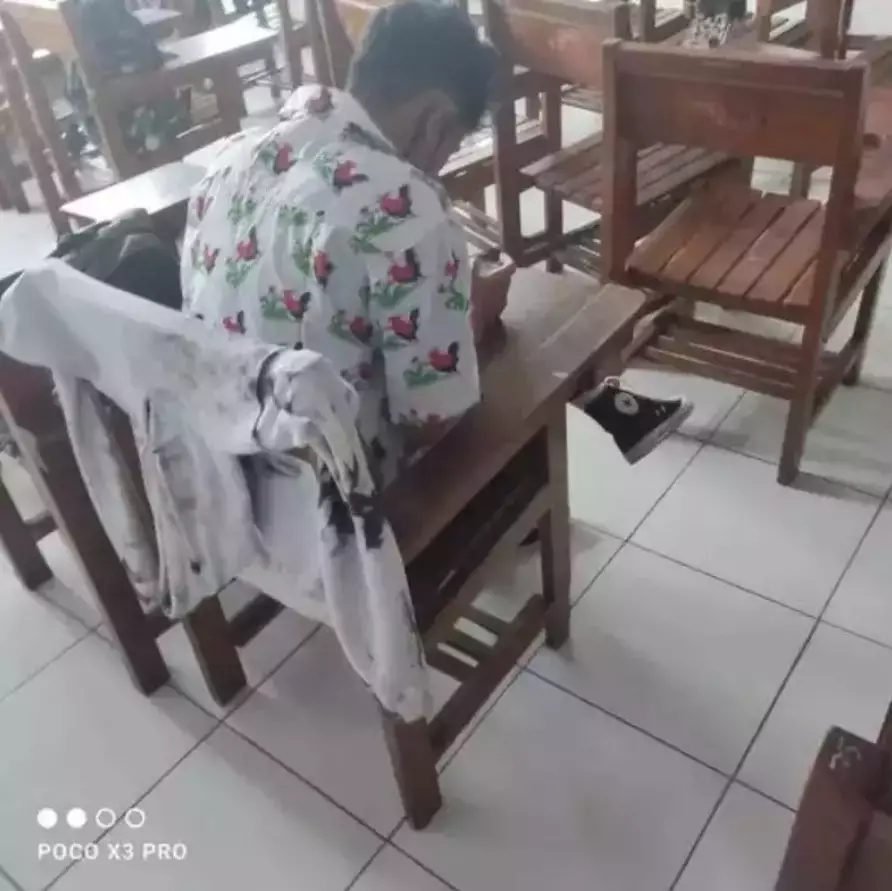 Seragam sekolah nyeleneh bikin puyeng Berbagai sumber Seragam sekolah nyeleneh bikin puyeng Berbagai sumber