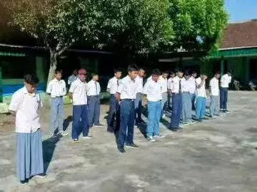 Seragam sekolah nyeleneh bikin puyeng Berbagai sumber Seragam sekolah nyeleneh bikin puyeng Berbagai sumber