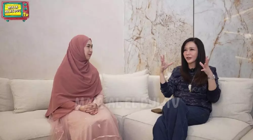 Oki Setiana Dewi beri tanggapan rumah tangga © Berbagai sumber Oki Setiana Dewi beri tanggapan rumah tangga © Berbagai sumber