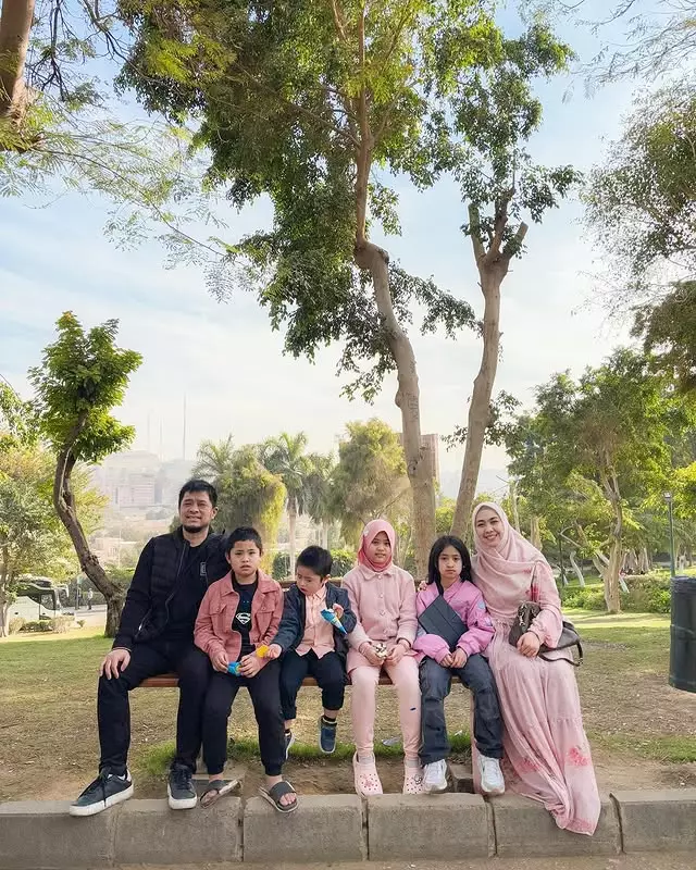 Oki Setiana Dewi beri tanggapan rumah tangga © Berbagai sumber Oki Setiana Dewi beri tanggapan rumah tangga © Berbagai sumber
