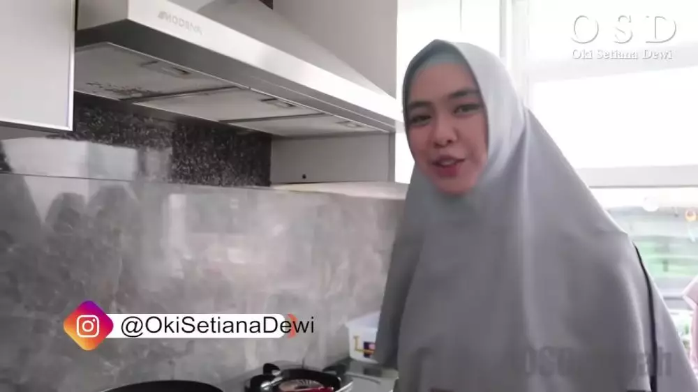 Dapur minimalis Oki Setiana Dewi © YouTube