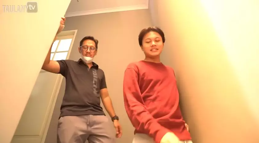 ruang kerja Rizky Febian minimalis © YouTube