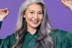 Cara optimalkan sampo agar uban hilang hanya gunakan 1 bubuk minuman, bukan pakai daun jambu biji