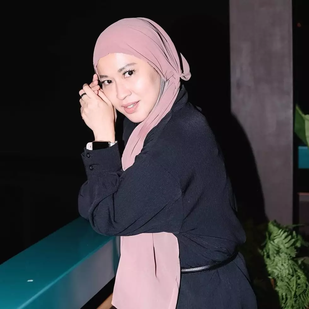 Punya dapur cantik bermotif ala marmer, intip 8 potret dapur Okie Agustina