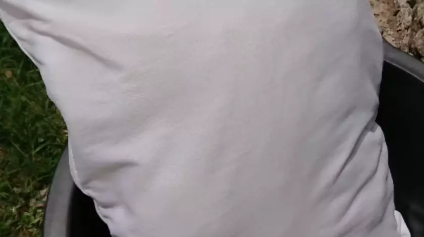 trik cuci bantal dekil tanpa air panas © 2025 YouTube