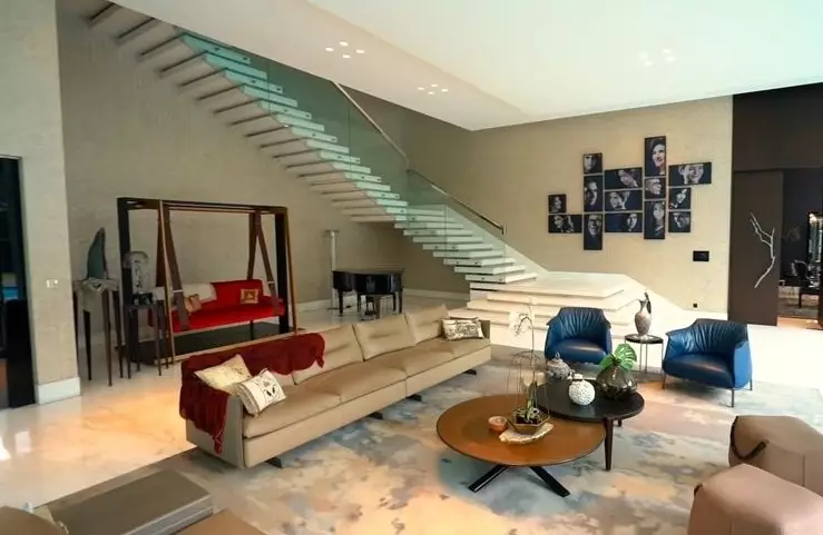 ruang keluarga Manoj Punjabi © YouTube