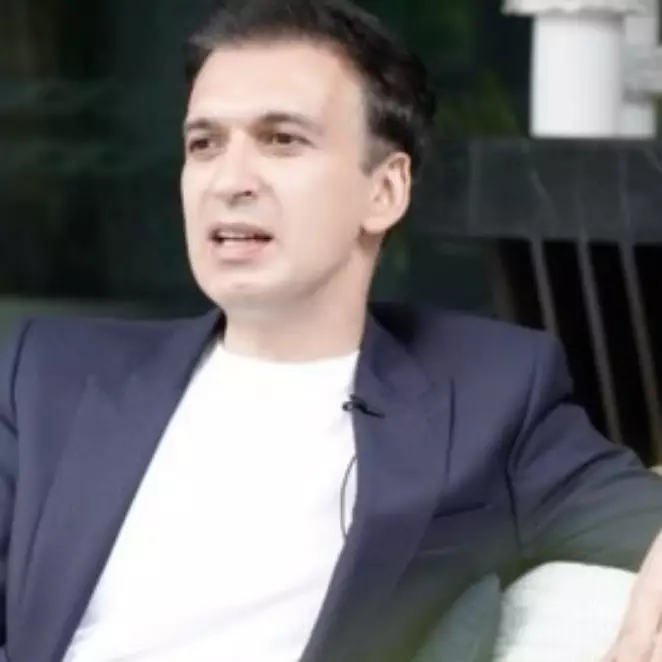 Punya rumah Rp500 M view langsung kolam renang, intip 9 potret ruang keluarga Manoj Punjabi