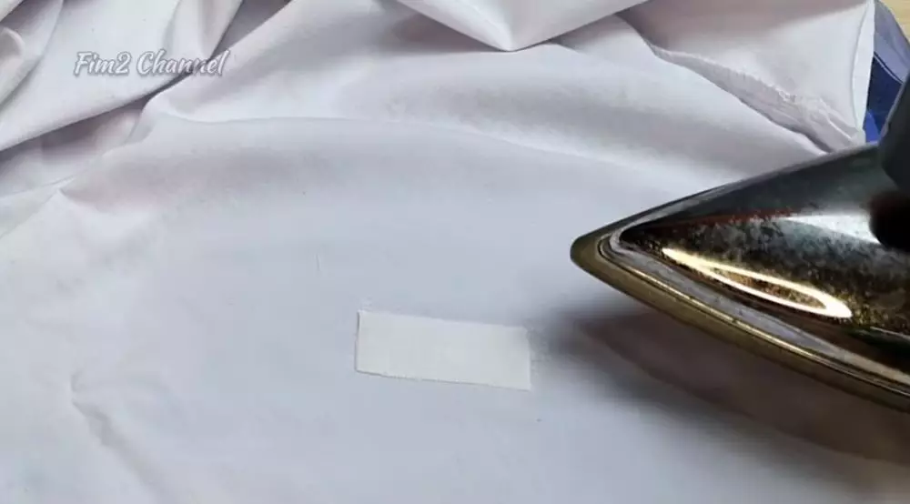 Trik mudah menambal baju robek  © YouTube