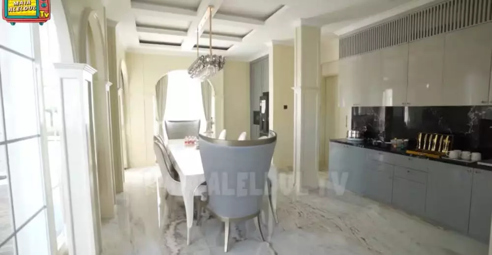 interior dapur Ustaz Solmed mungil © YouTube