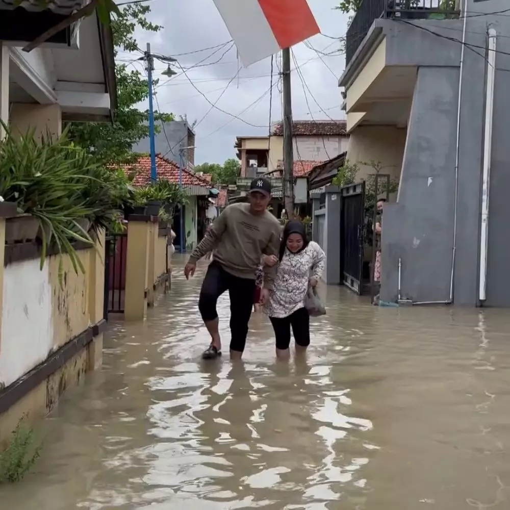fadel islami tinjau banjir bareng muzdalifah © 2025 Instagram fadel islami tinjau banjir bareng muzdalifah © 2025 Instagram