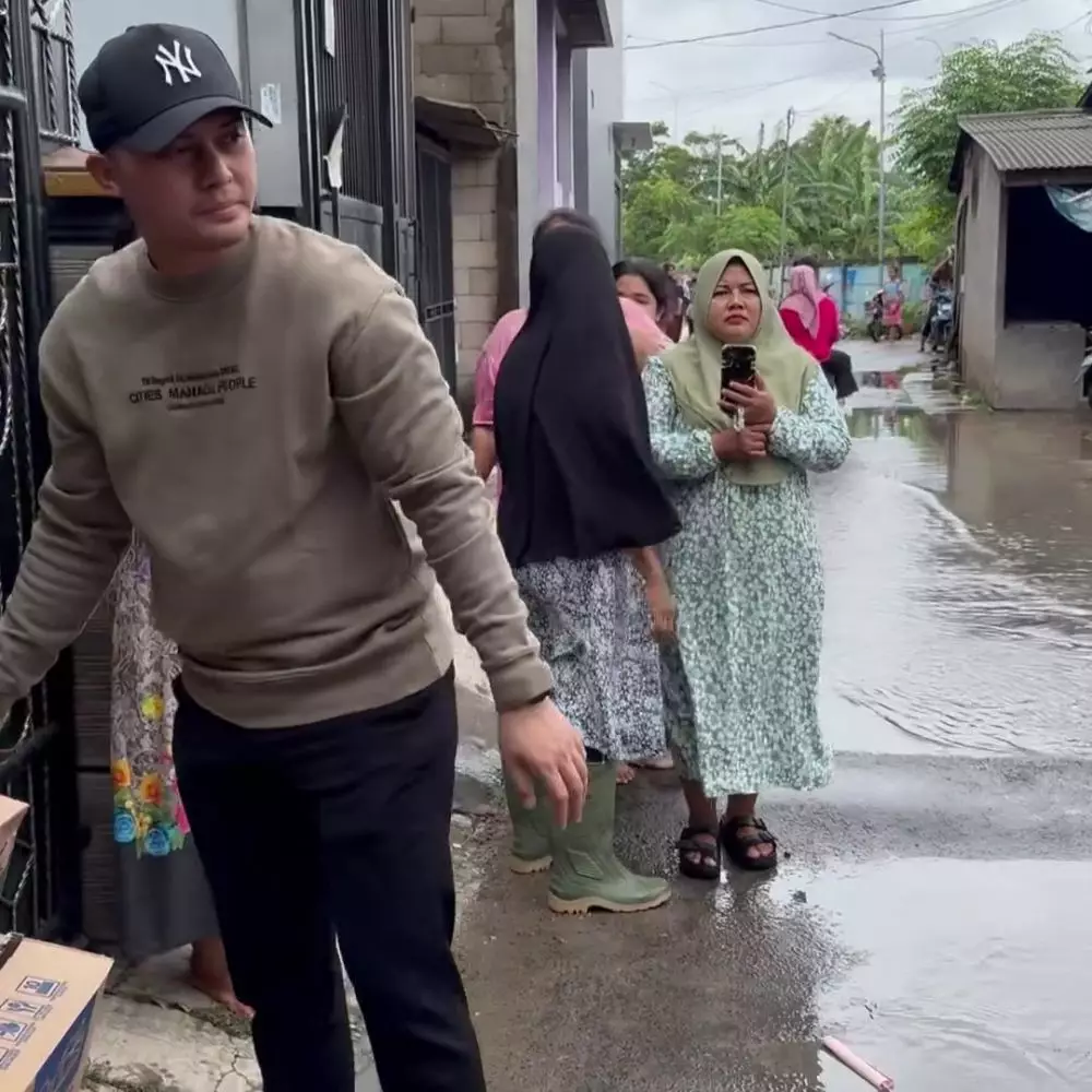 fadel islami tinjau banjir bareng muzdalifah © 2025 Instagram fadel islami tinjau banjir bareng muzdalifah © 2025 Instagram