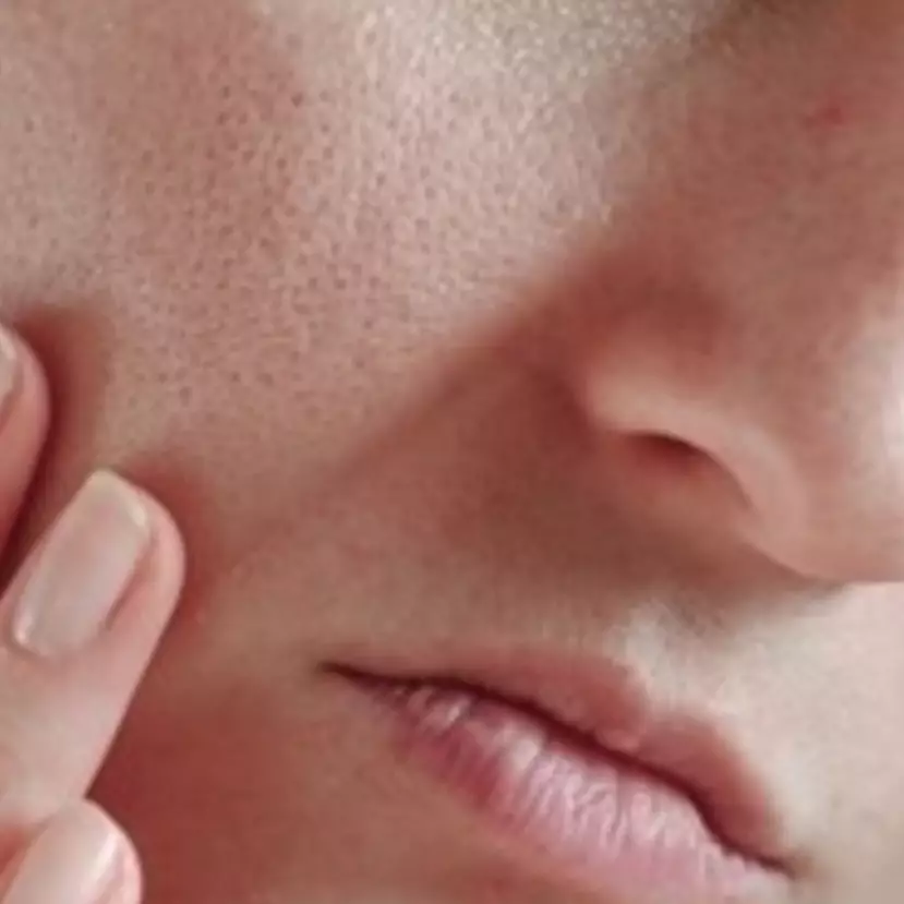 Cara samarkan pori-pori agar wajah bebas minyak pakai 1 jenis minuman, tak perlu ribet touch-up bedak