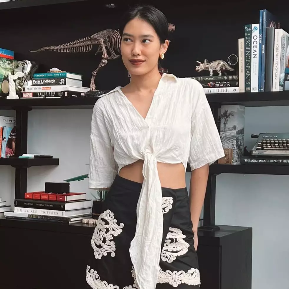 Ruang tempat simpan makanan bak di minimarket, ini 11 potret dapur Alika Islamadina bergaya industrial