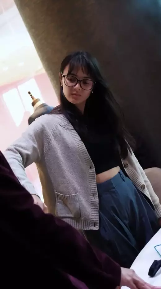 Amanda Rawles dan Adriel Susanteo fitting baju © TikTok