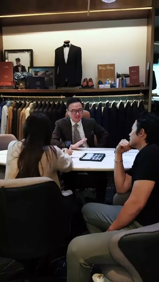 Amanda Rawles dan Adriel Susanteo fitting baju © TikTok