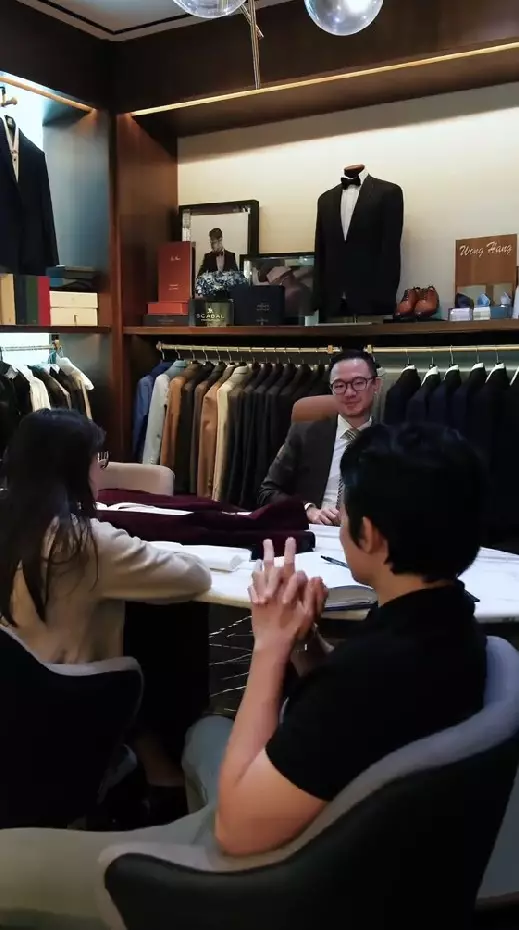 Amanda Rawles dan Adriel Susanteo fitting baju © TikTok