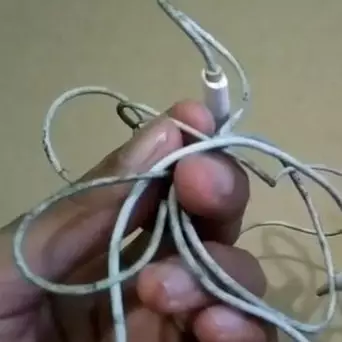 Cara mudah membersihkan kabel headset dekil pakai 1 bahan dapur, bikin awet tak takut korsleting