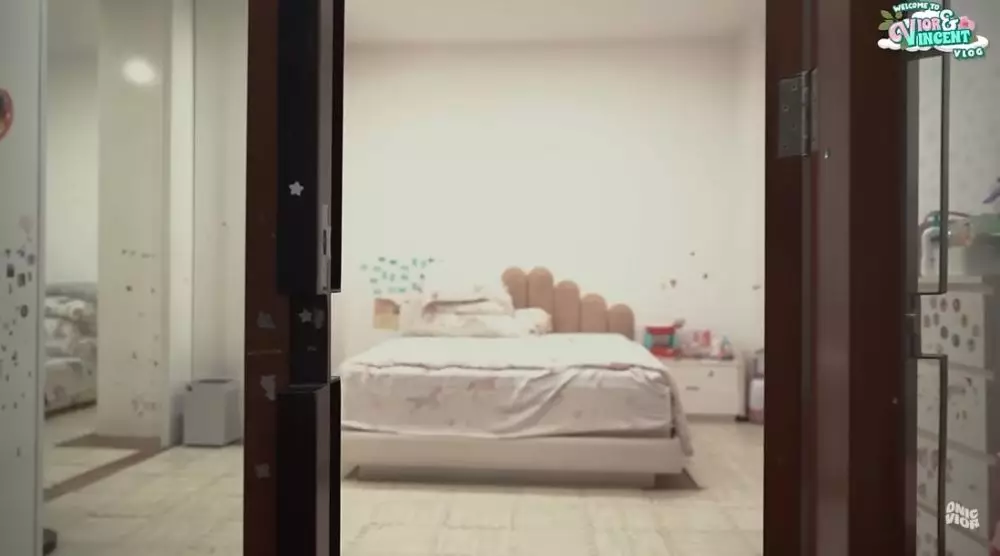 kamar anak Raditya Dika ada connecting door © YouTube
