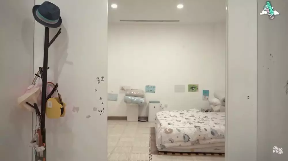 kamar anak Raditya Dika ada connecting door © YouTube