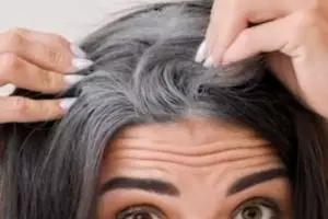 Trik memudarkan uban hanya pakai 1 bubuk minuman, rambut kembali hitam tanpa harus ke salon