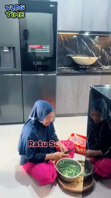 dapur rumah ratu sofya saat tinggal bareng orang tua © 2025 YouTube dapur rumah ratu sofya saat tinggal bareng orang tua © 2025 YouTube
