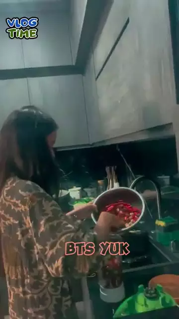dapur rumah ratu sofya saat tinggal bareng orang tua © 2025 YouTube dapur rumah ratu sofya saat tinggal bareng orang tua © 2025 YouTube