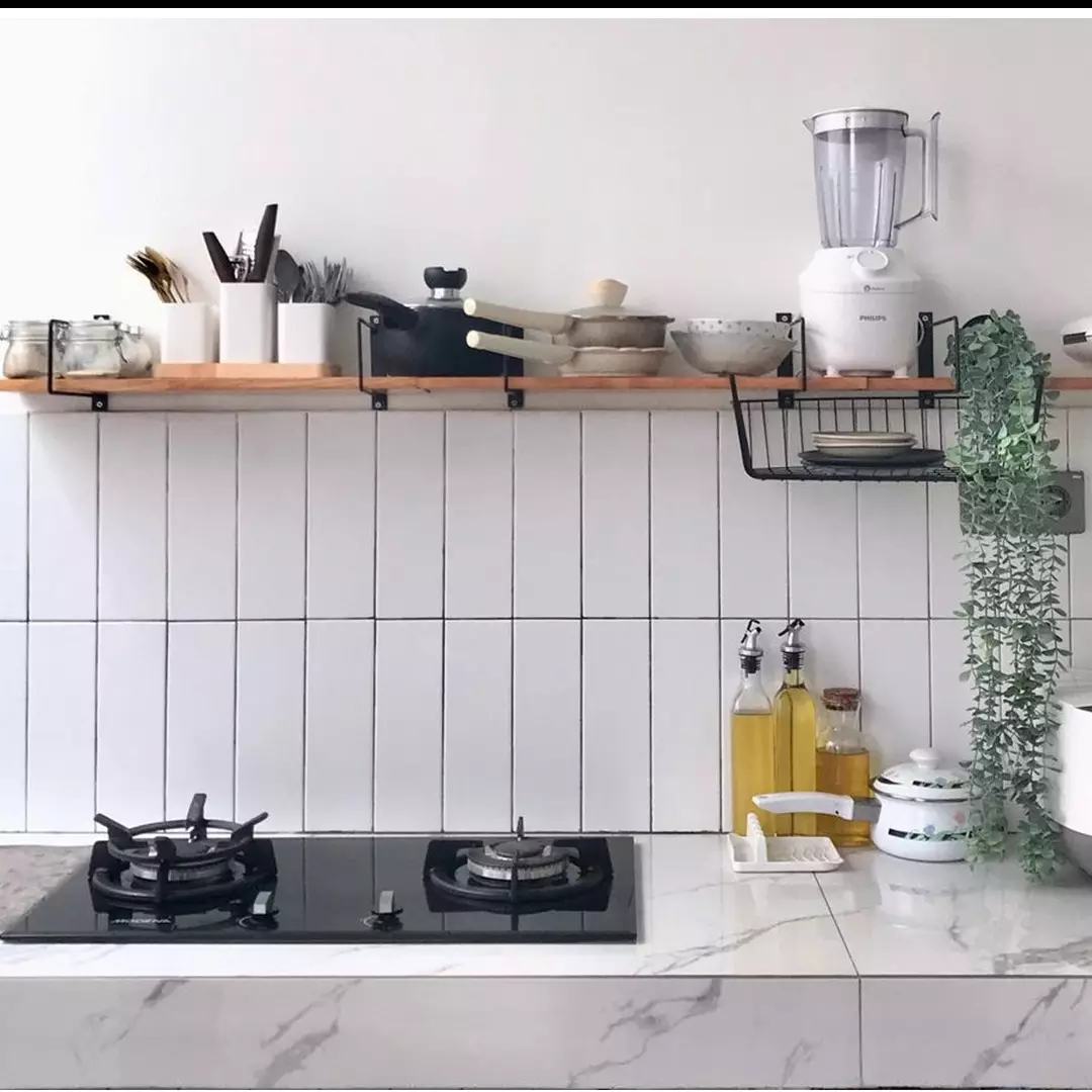 9 Potret dapur tanpa tirai kolong ini visualnya rapi dan estetik meski tanpa kitchen set