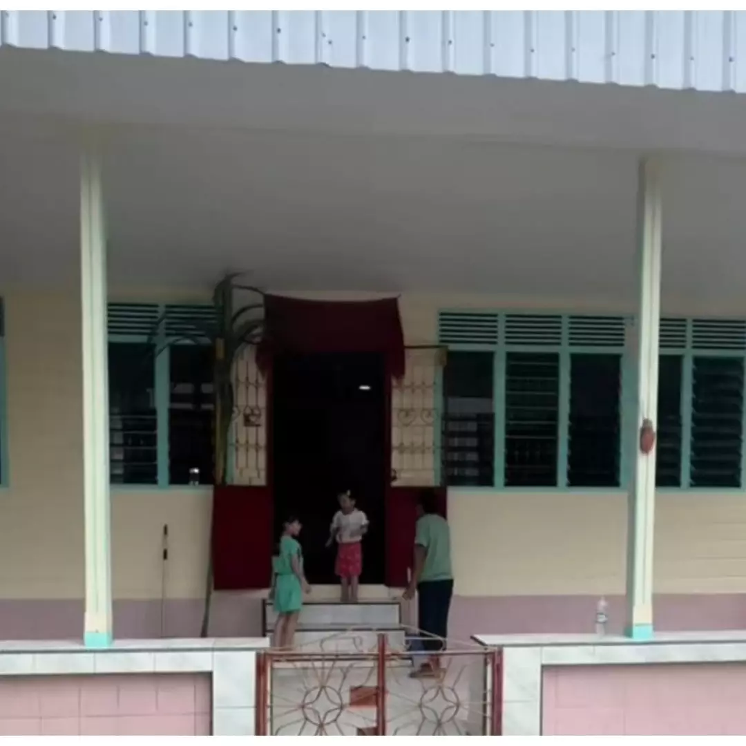 9 Potret rumah sederhana yang ditempati puluhan keluarga, desainnya bikin geleng kepala