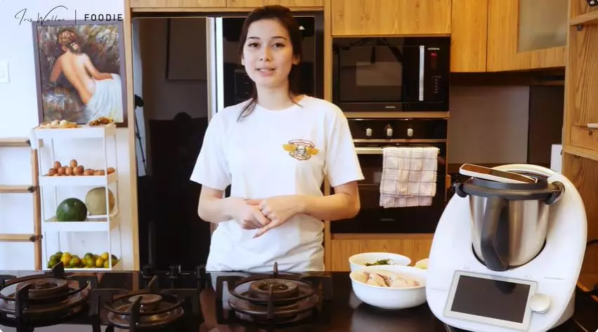 dapur rumah iris wullur © 2025 Instagram