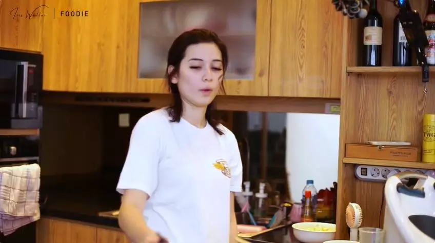 dapur rumah iris wullur © 2025 Instagram