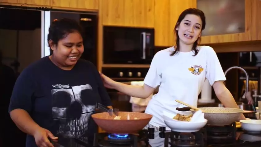 dapur rumah iris wullur © 2025 Instagram