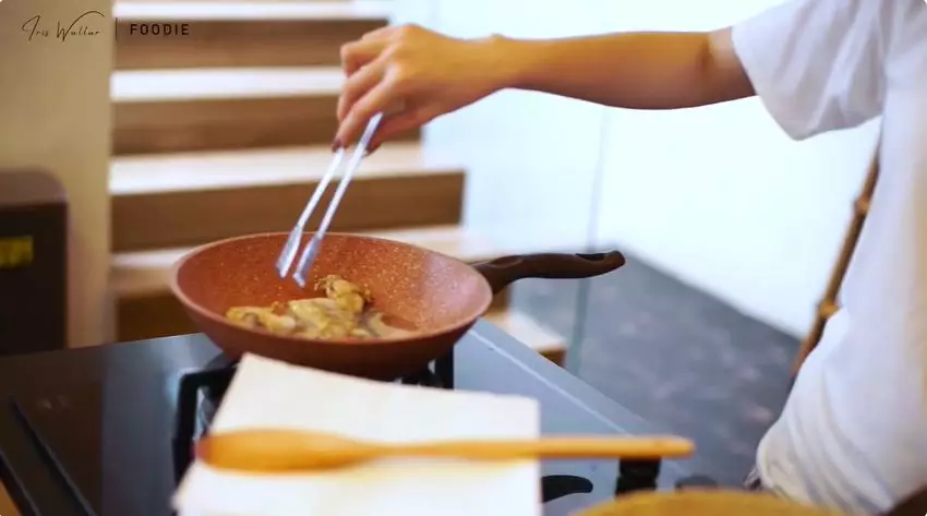 dapur rumah iris wullur © 2025 Instagram