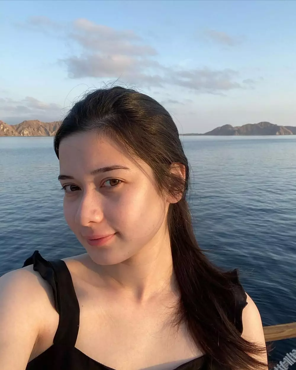 Transformasi makeup Iris Wullur © 2025 brilio.net Transformasi makeup Iris Wullur © 2025 brilio.net