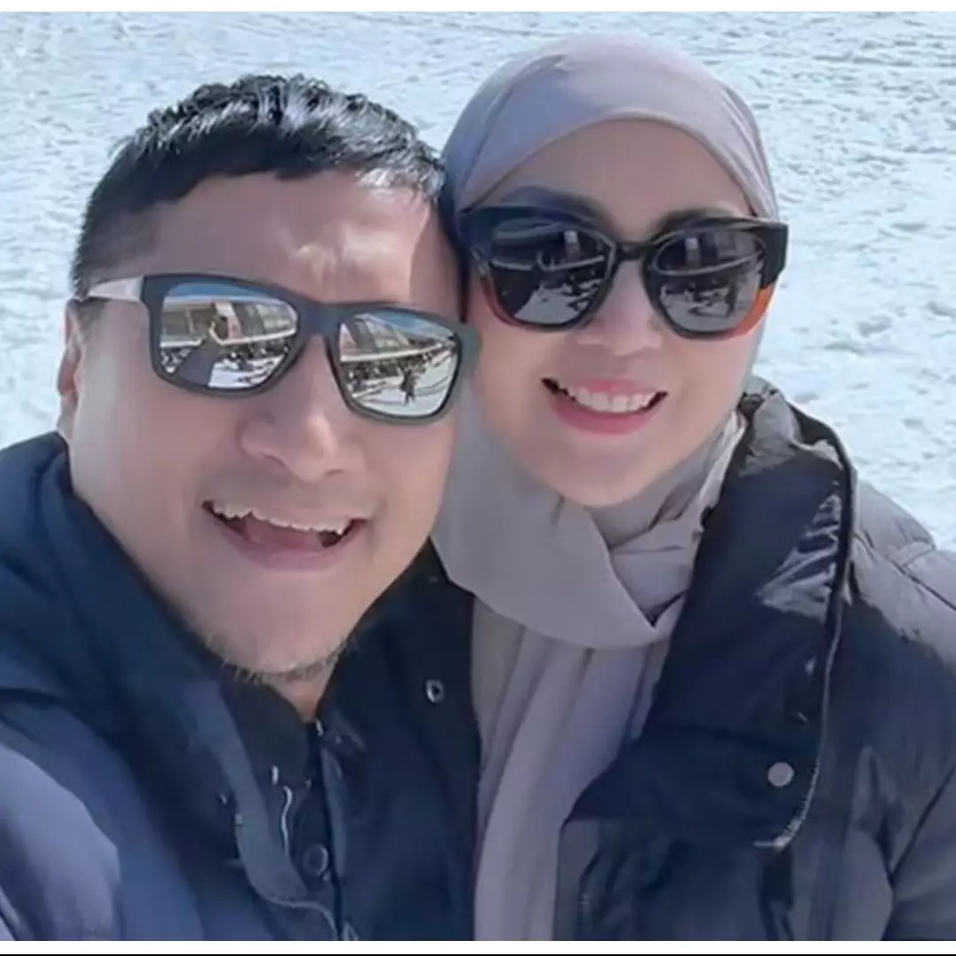 Arie Untung ungkap Fenita Arie sempat didiagnosis pneumonia sepulang dari Jepang