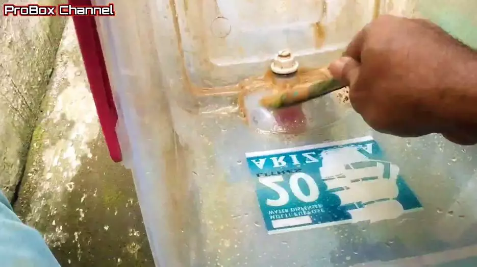 cara bersihkan wadah plastik kerak teh © 2023 brilio.net