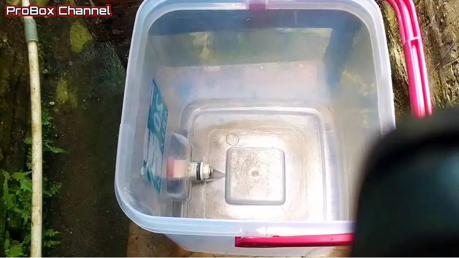 cara bersihkan wadah plastik kerak teh © 2023 brilio.net