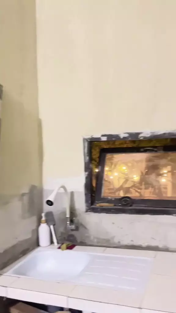 makeover dapur lebar 1,4 meter jadi estetik nggak sumpek  © 2025 TikTok