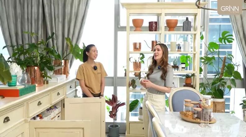 potret dapur Cathy Sharon bergaya modern French © 2024 brilio.net