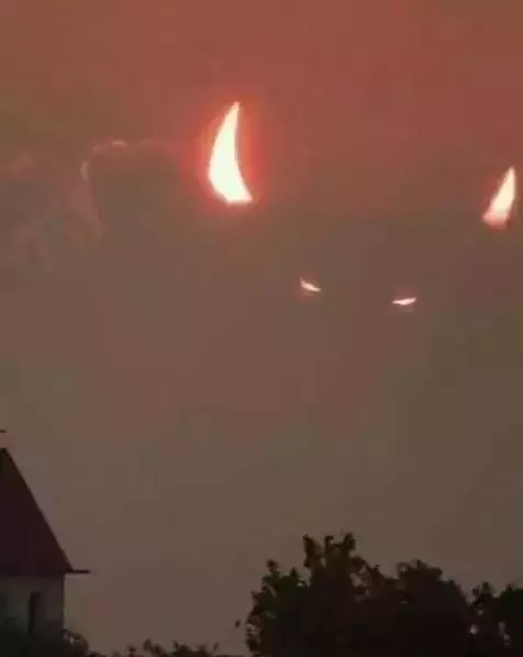 potret kocak penampakan aneh Berbagai sumber