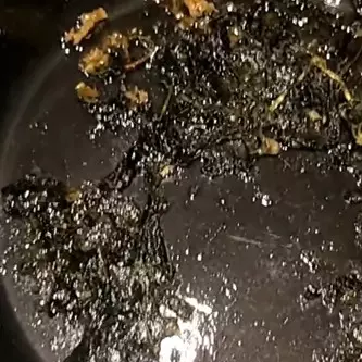 Trik cuci kerak gosong panci rice cooker tanpa merusak lapisan antilengket, cuma pakai 1 jenis buah