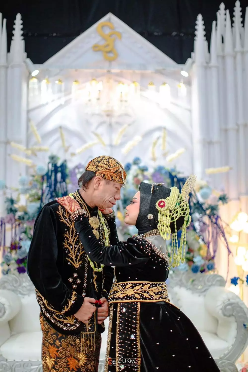 momen resepsi Surya Manurung © Berbagai sumber