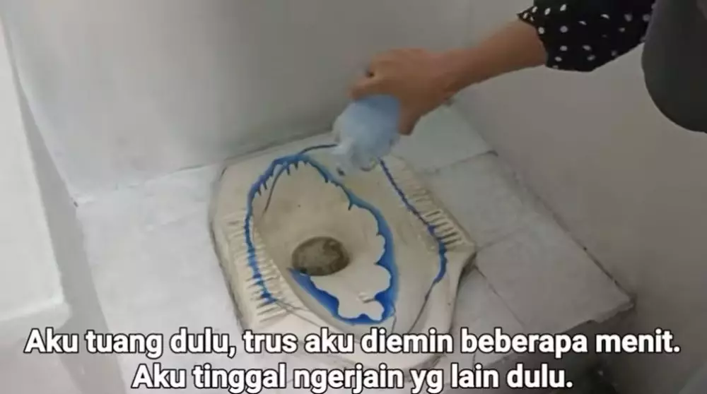 renovasi kamar mandi di kontrakan © YouTube renovasi kamar mandi di kontrakan © YouTube