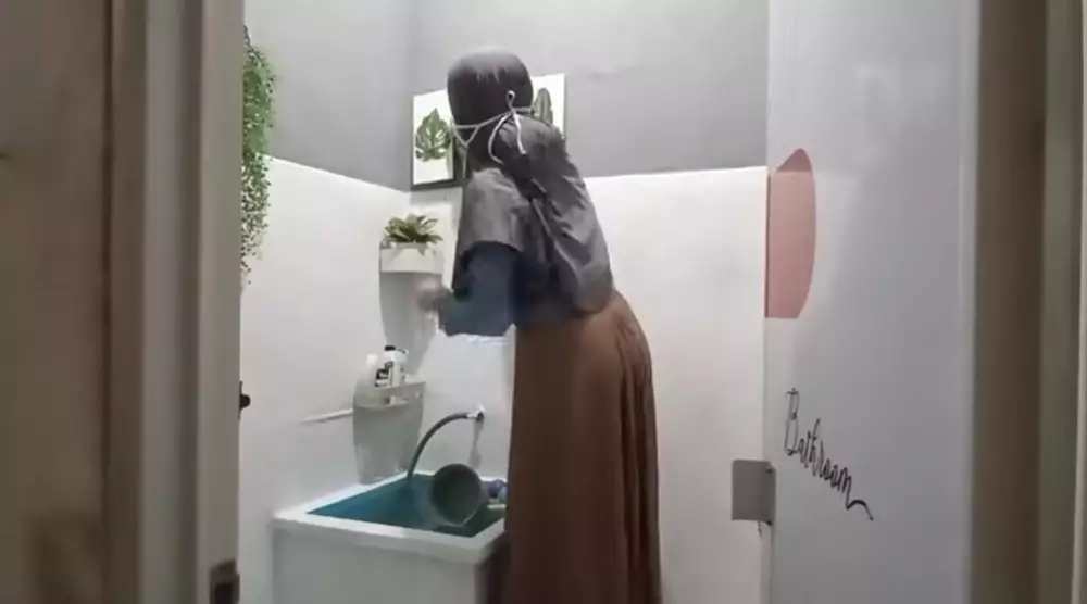 renovasi kamar mandi di kontrakan © YouTube renovasi kamar mandi di kontrakan © YouTube