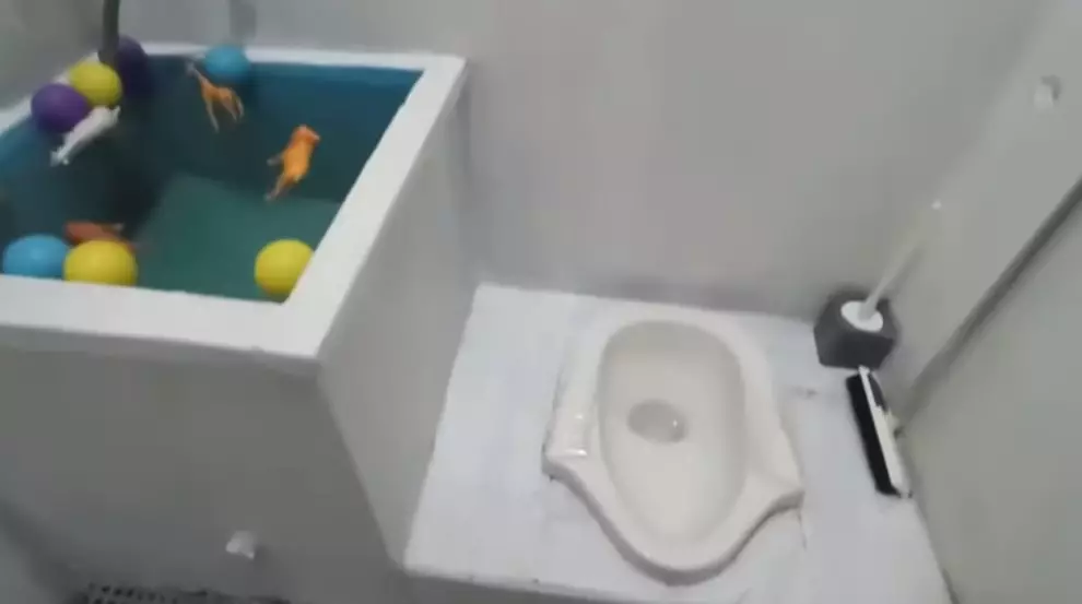 renovasi kamar mandi di kontrakan © YouTube renovasi kamar mandi di kontrakan © YouTube